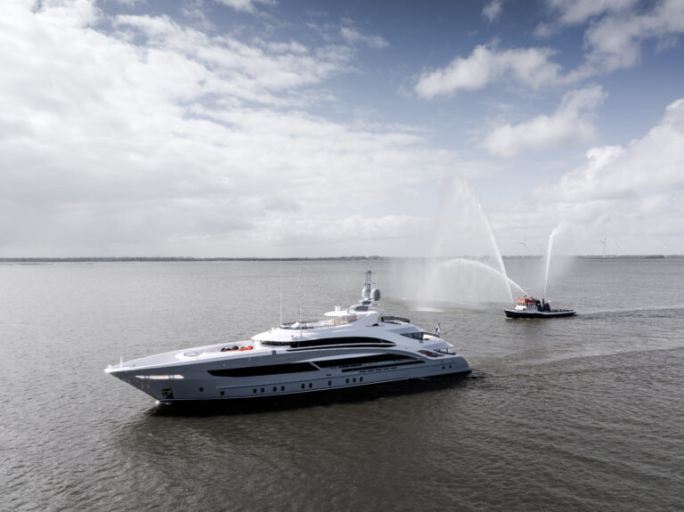 Heesen delivers the 50-metre smart-custom with a hybrid propulsion named Cinderella Noel IV.
