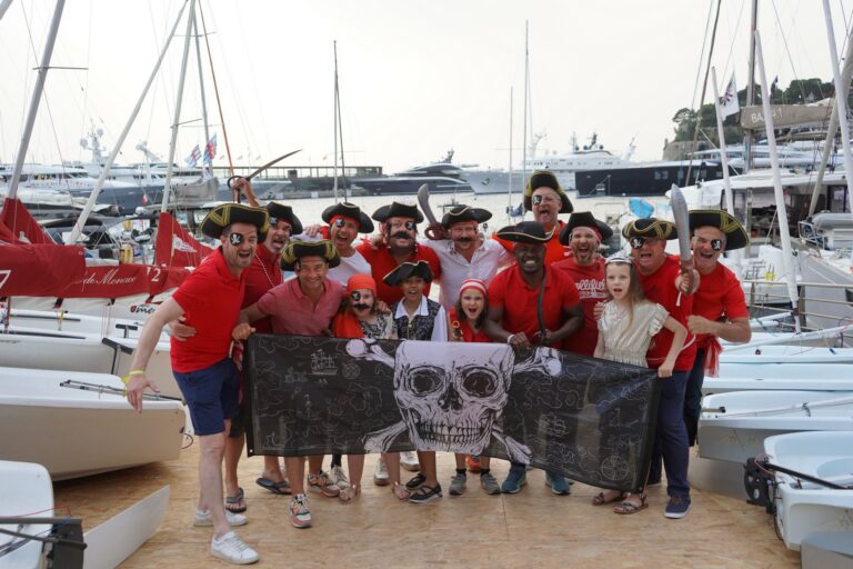 Les Voiles de l’Espoir –  Light winds send the children on their way ! 